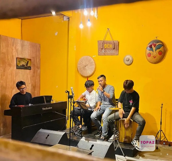 Đèn Coffee - Quán cafe hát với nhau ở Tphcm