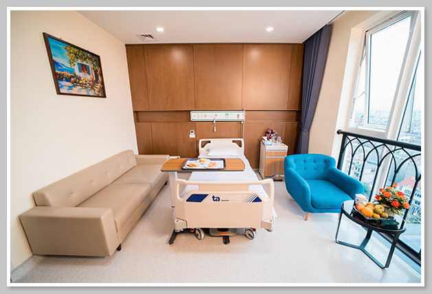 Phòng nội trú tại Bệnh viện Đa khoa Tâm Anh thoáng đãng, rộng rãi với giường nằm trang bị tất cả những tính năng hiện đại