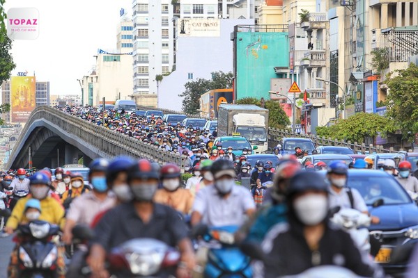 Đường Cộng Hòa đóng vai trò quan trọng trong mạng lưới giao thông và kinh tế của quận Tân Bình