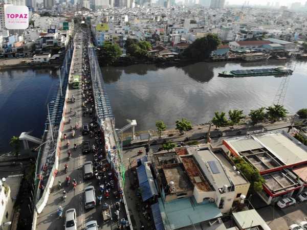 Cầu Kênh Tẻ là một trong những cây cầu trọng điểm nối liền quận 4 và quận 7, TP.HCM.