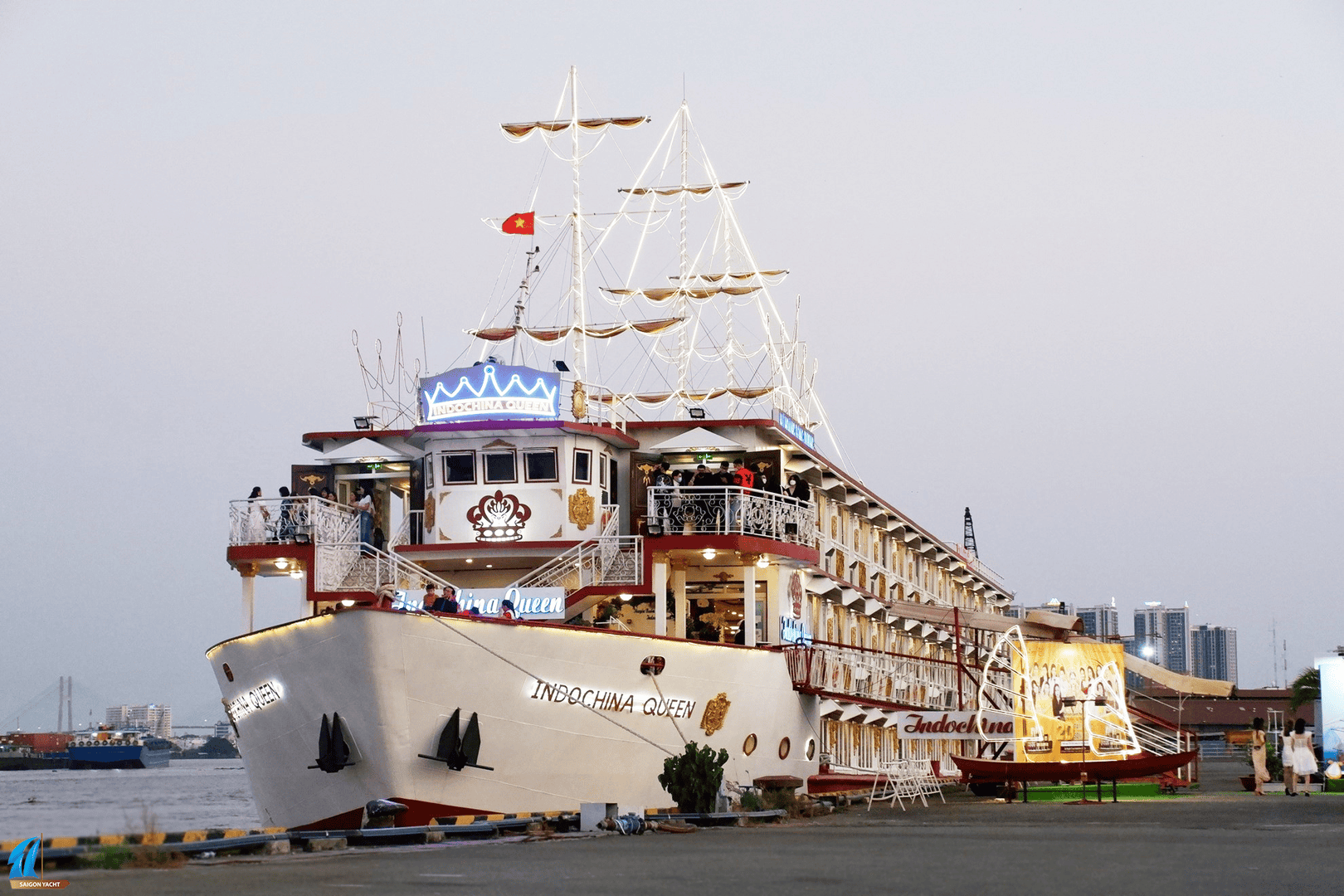 Trải nghiệm xem múa rối và ăn tối