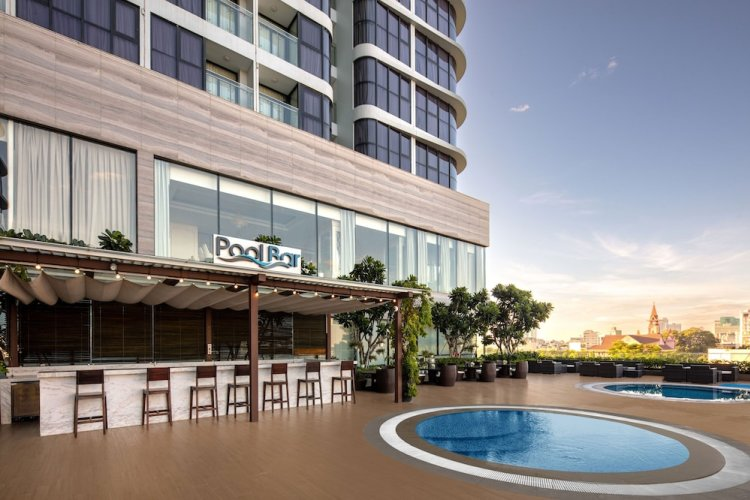 hồ bơi View Meliá Vinpearl Danang Riverfront